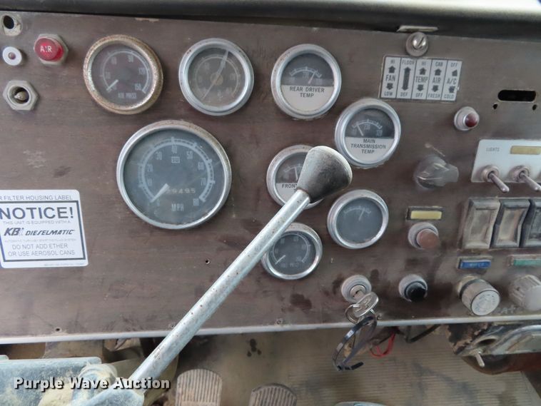 image for item DD6377 1974 Peterbilt 359M tank truck