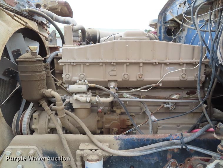 image for item DD6377 1974 Peterbilt 359M tank truck