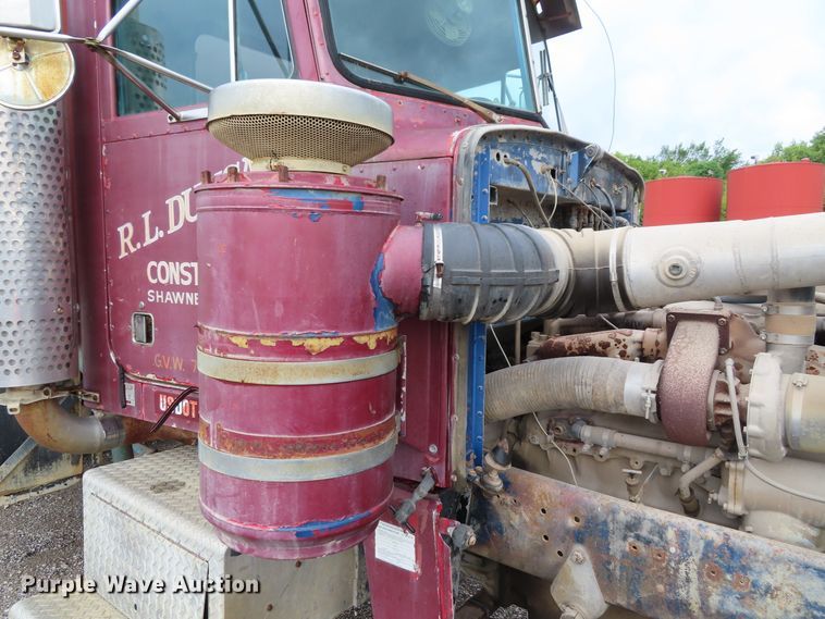 image for item DD6377 1974 Peterbilt 359M tank truck