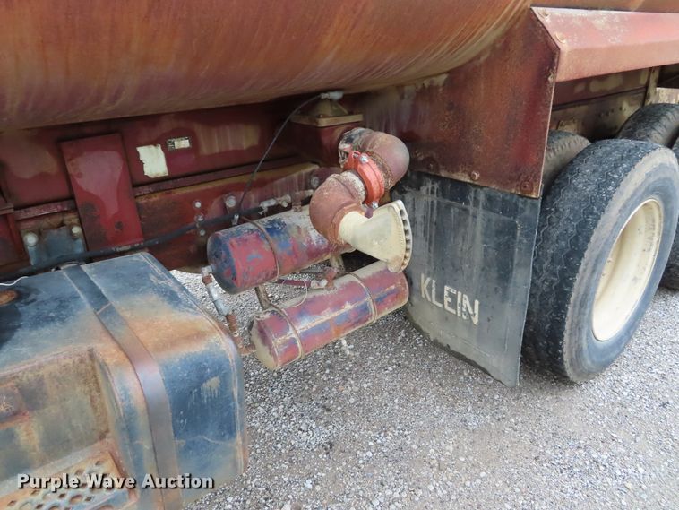 image for item DD6377 1974 Peterbilt 359M tank truck