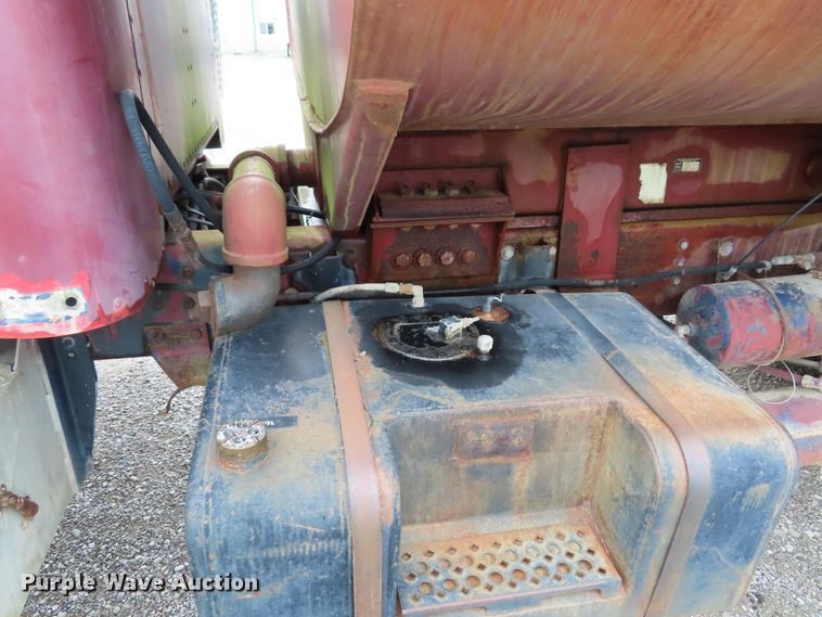 image for item DD6377 1974 Peterbilt 359M tank truck