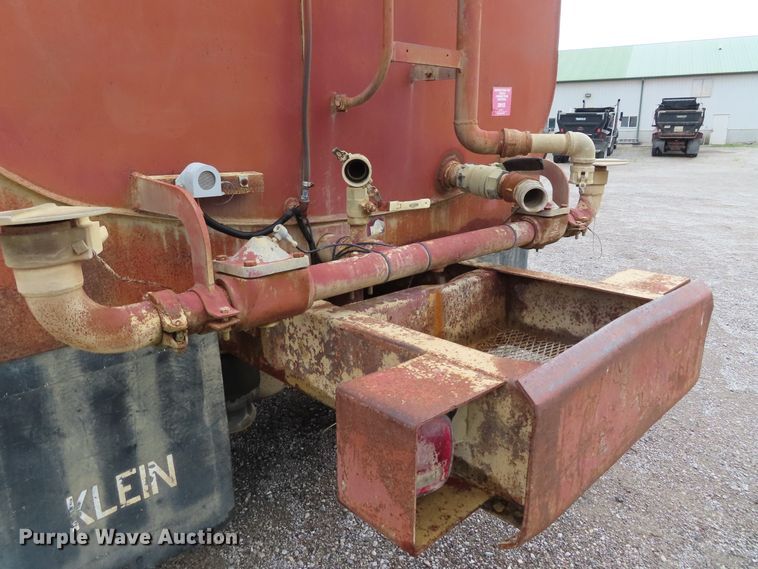 image for item DD6377 1974 Peterbilt 359M tank truck