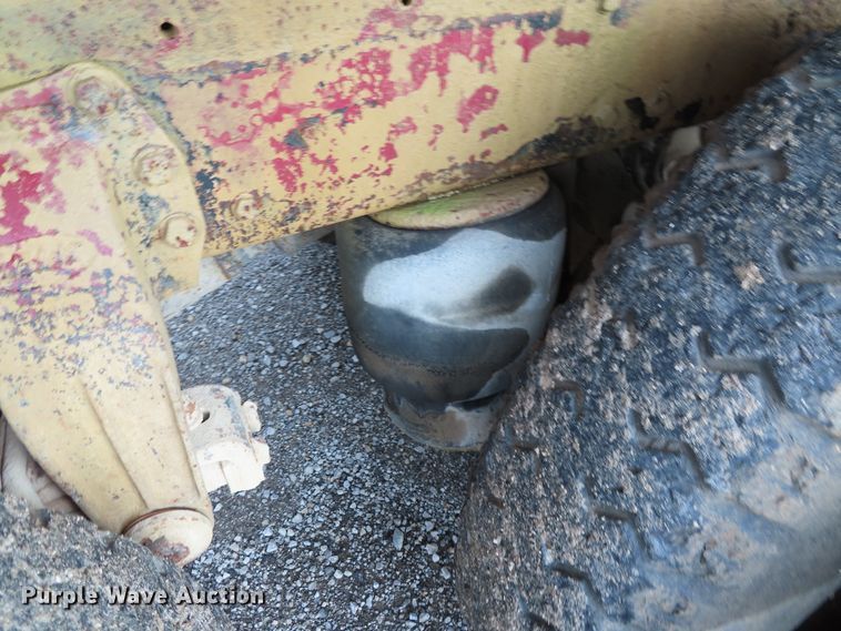 image for item DD6377 1974 Peterbilt 359M tank truck