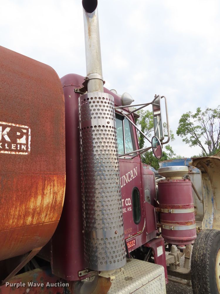 image for item DD6377 1974 Peterbilt 359M tank truck