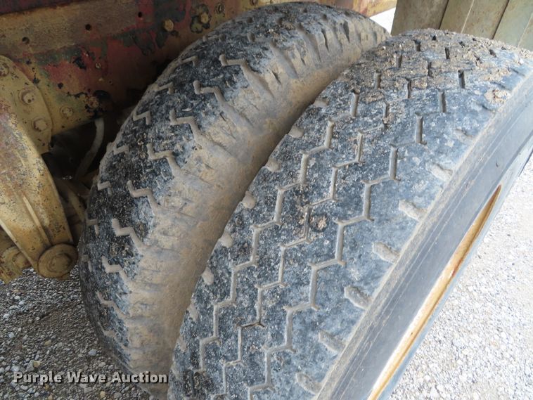 image for item DD6377 1974 Peterbilt 359M tank truck