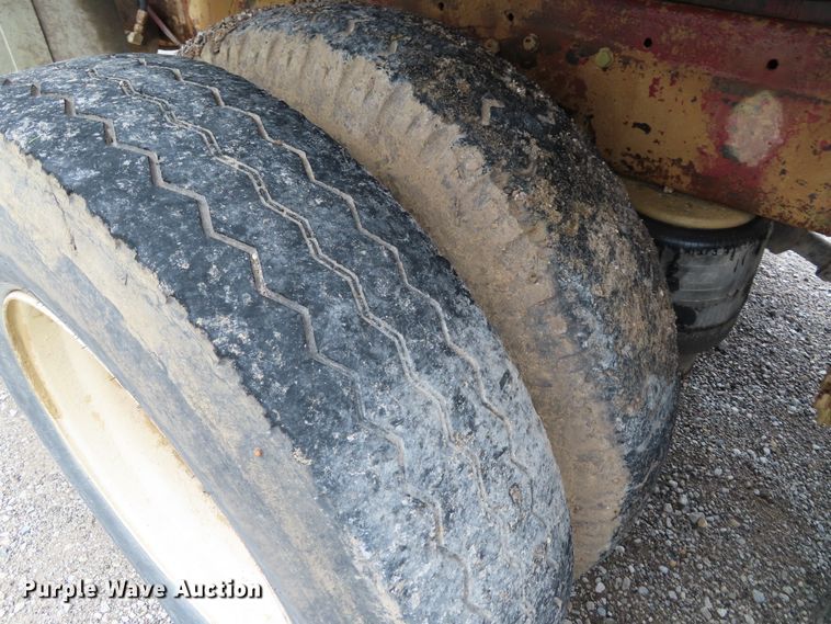 image for item DD6377 1974 Peterbilt 359M tank truck