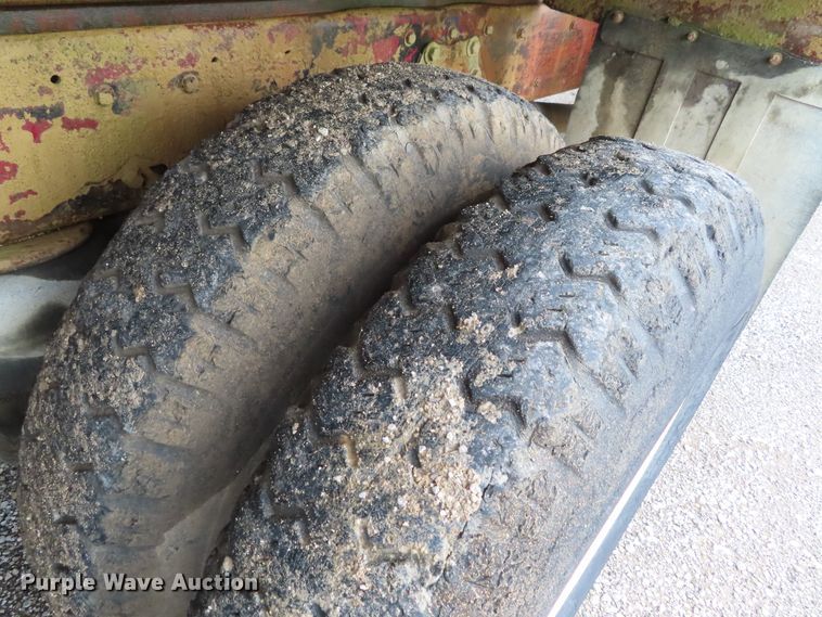 image for item DD6377 1974 Peterbilt 359M tank truck