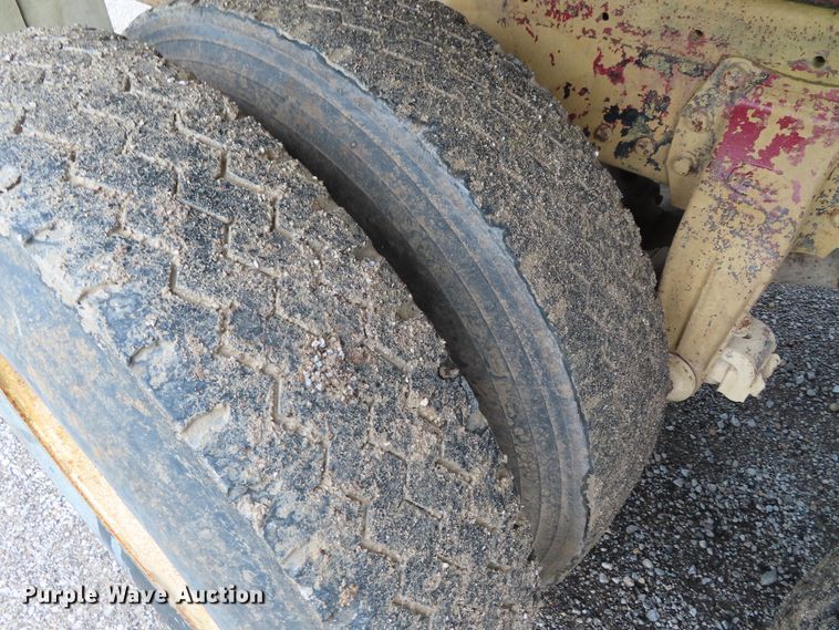 image for item DD6377 1974 Peterbilt 359M tank truck