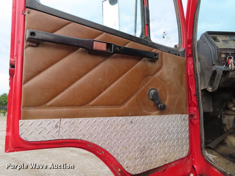 image for item DD6384 1987 Freightliner FLC tank truck