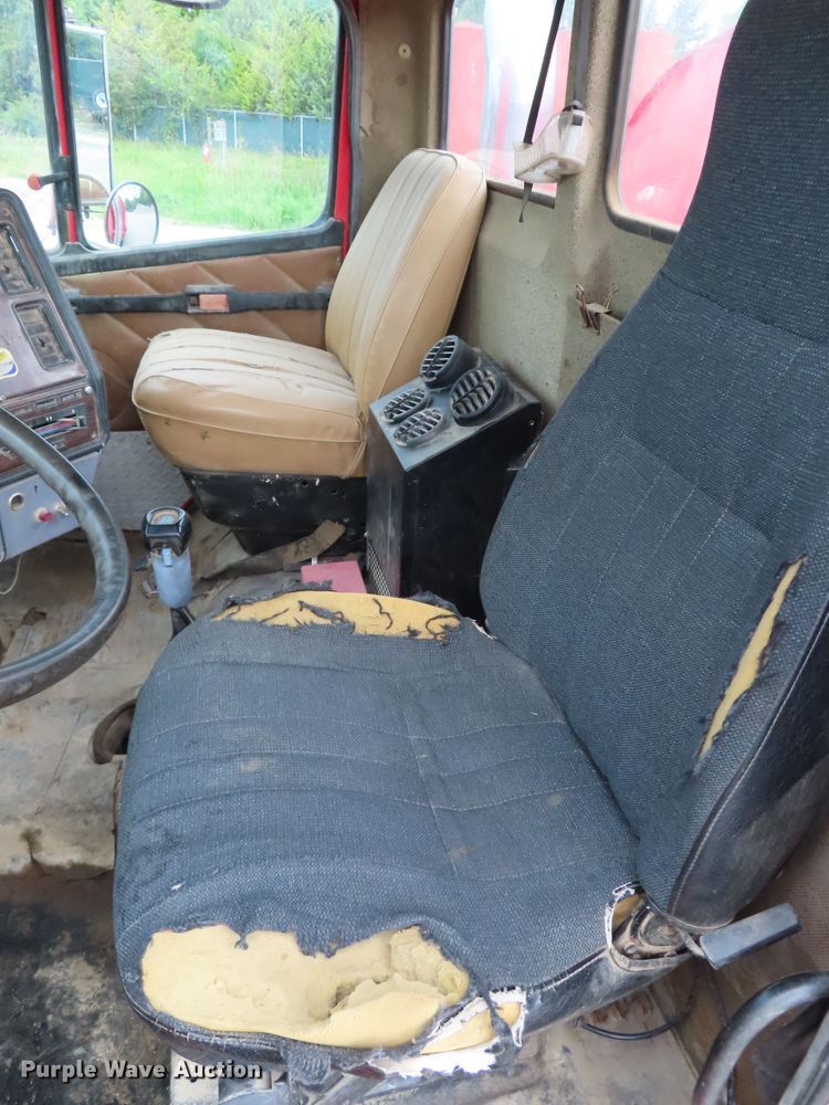 image for item DD6384 1987 Freightliner FLC tank truck