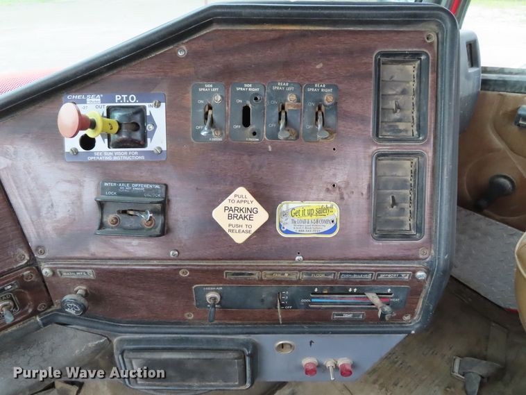 image for item DD6384 1987 Freightliner FLC tank truck