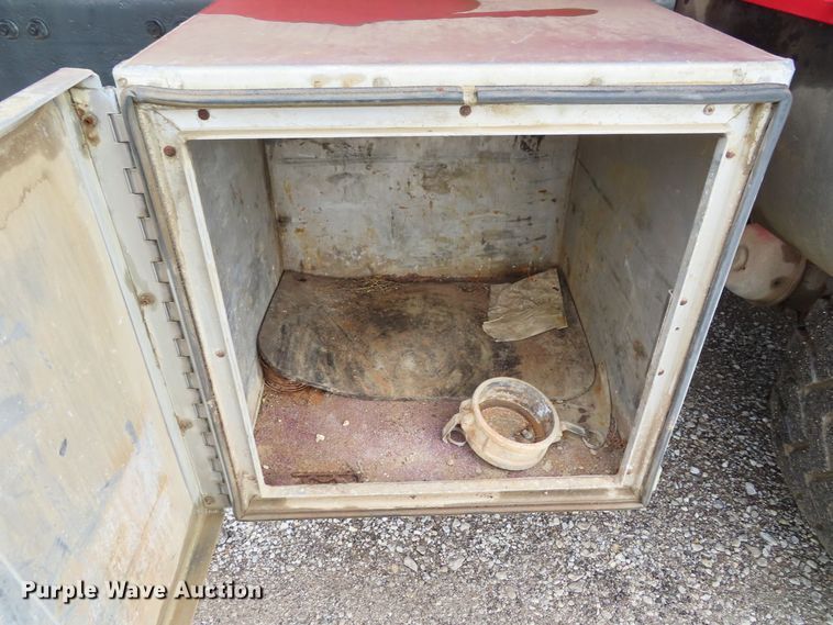 image for item DD6384 1987 Freightliner FLC tank truck