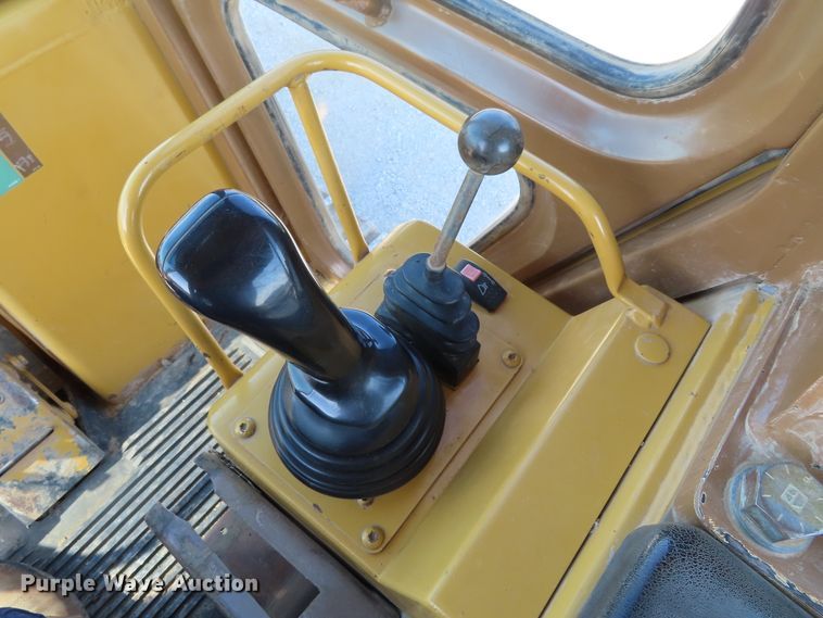 image for item DD6399 1997 Caterpillar 963B track loader