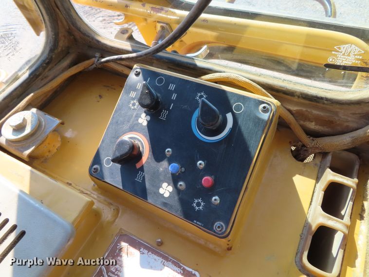 image for item DD6399 1997 Caterpillar 963B track loader