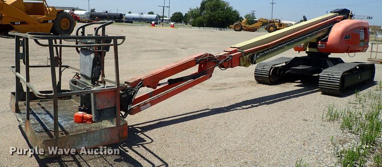 image for item DE5520 2004 JLG 660SJC boom lift