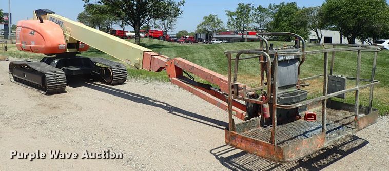 image for item DE5520 2004 JLG 660SJC boom lift