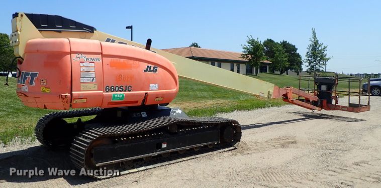 image for item DE5520 2004 JLG 660SJC boom lift