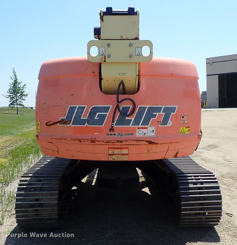 image for item DE5520 2004 JLG 660SJC boom lift
