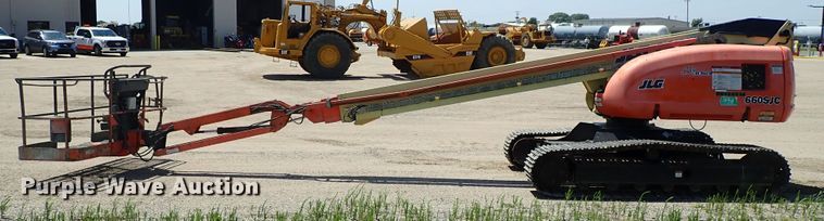 image for item DE5520 2004 JLG 660SJC boom lift