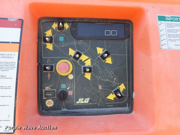 image for item DE5520 2004 JLG 660SJC boom lift