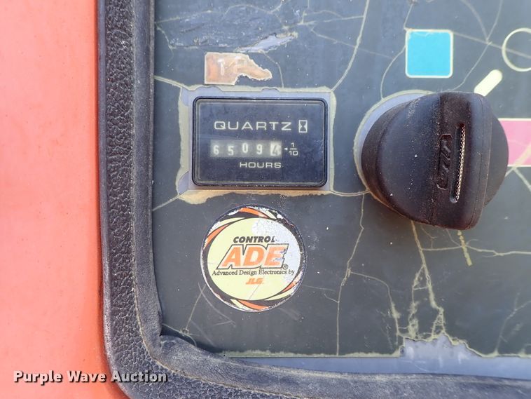 image for item DE5520 2004 JLG 660SJC boom lift