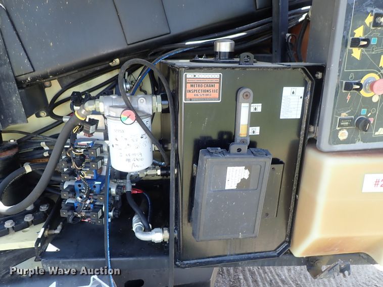 image for item DE5520 2004 JLG 660SJC boom lift