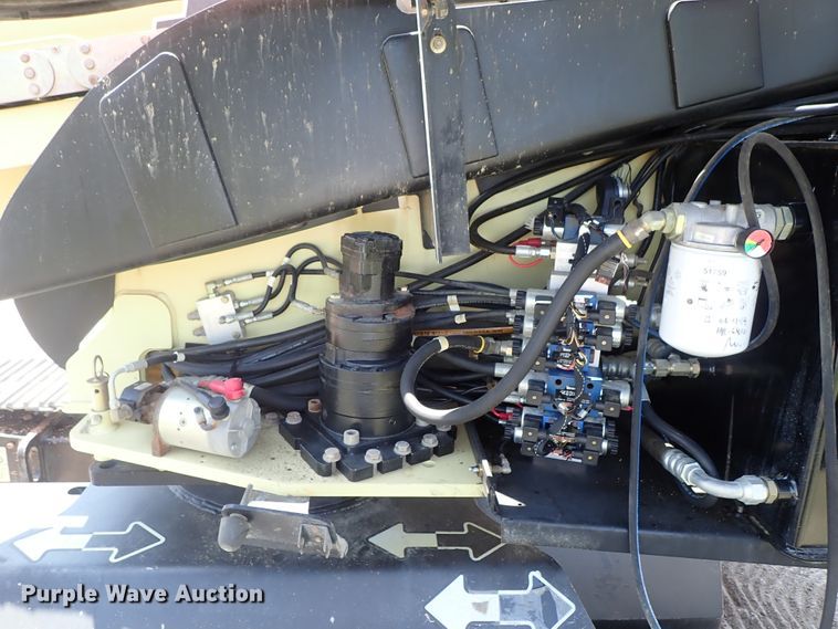 image for item DE5520 2004 JLG 660SJC boom lift