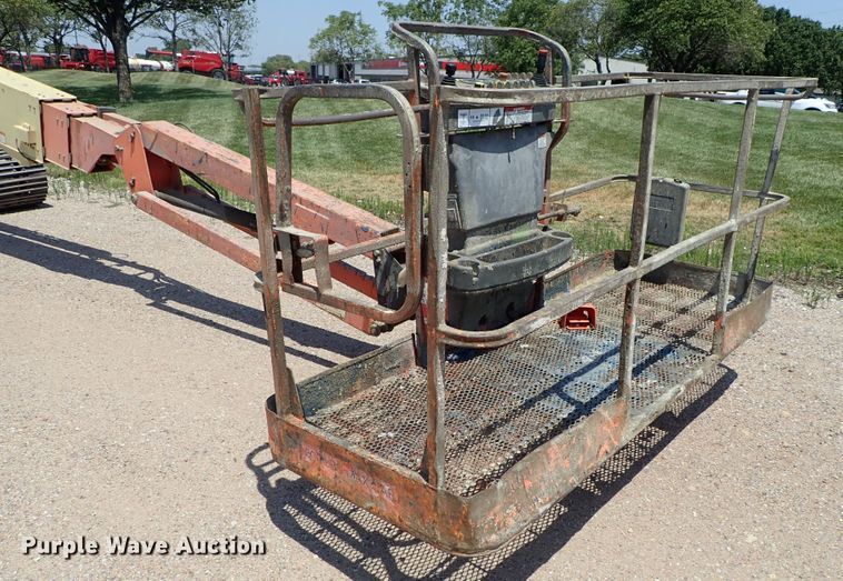 image for item DE5520 2004 JLG 660SJC boom lift