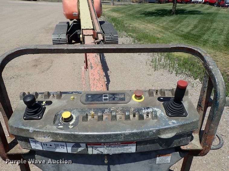 image for item DE5520 2004 JLG 660SJC boom lift