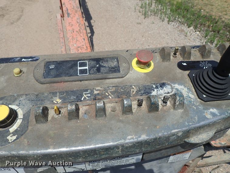 image for item DE5520 2004 JLG 660SJC boom lift