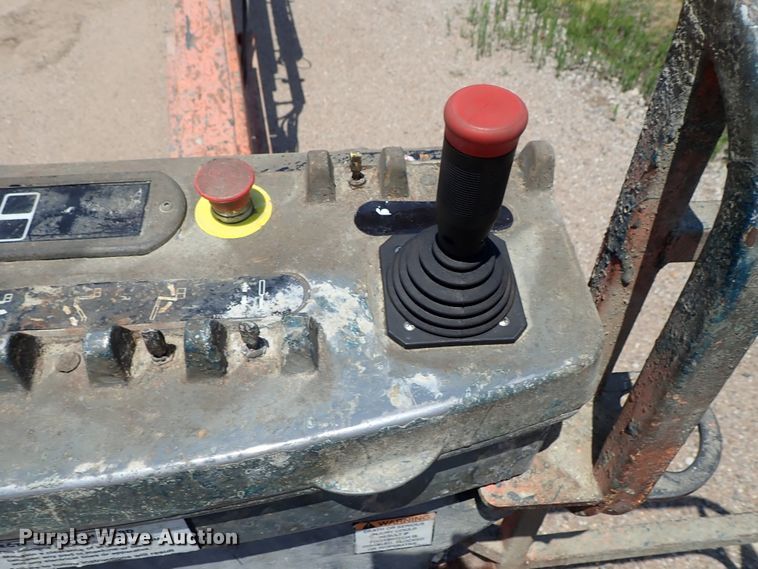 image for item DE5520 2004 JLG 660SJC boom lift