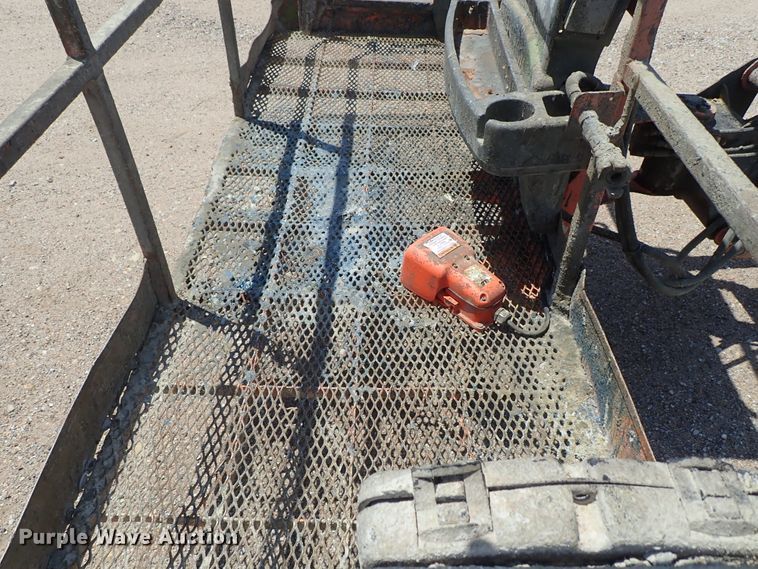 image for item DE5520 2004 JLG 660SJC boom lift