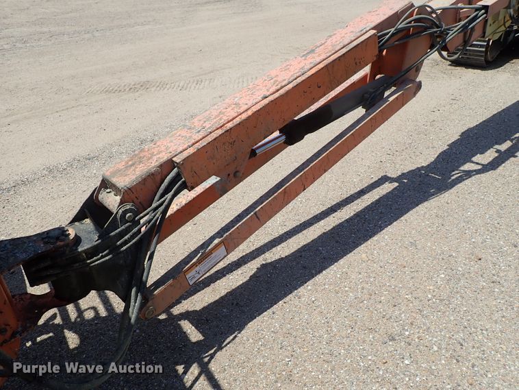 image for item DE5520 2004 JLG 660SJC boom lift