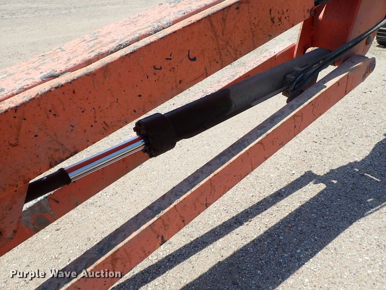 image for item DE5520 2004 JLG 660SJC boom lift