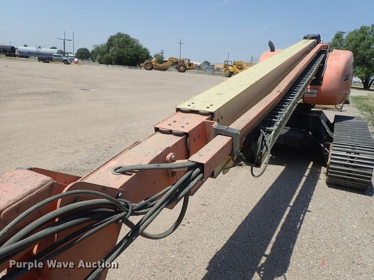 image for item DE5520 2004 JLG 660SJC boom lift