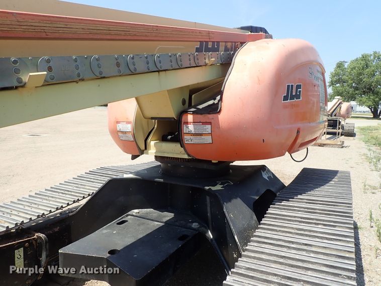 image for item DE5520 2004 JLG 660SJC boom lift