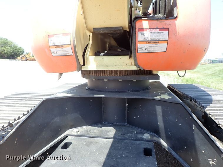 image for item DE5520 2004 JLG 660SJC boom lift