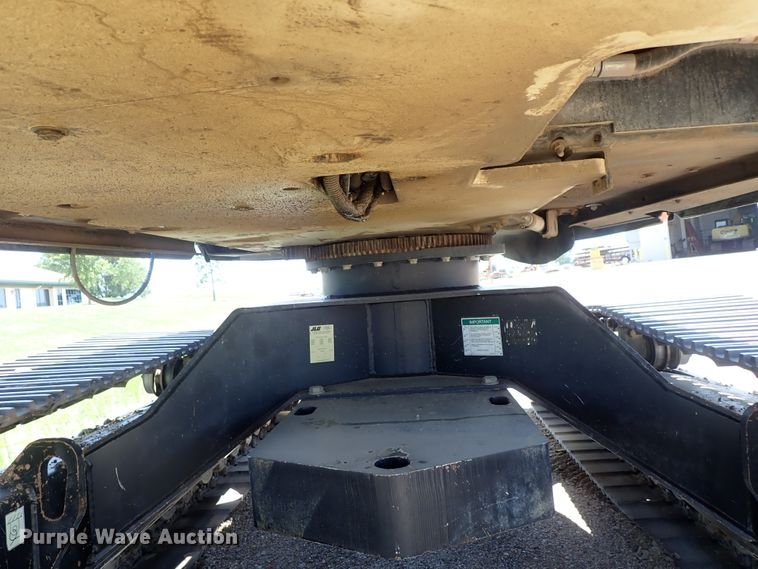 image for item DE5520 2004 JLG 660SJC boom lift