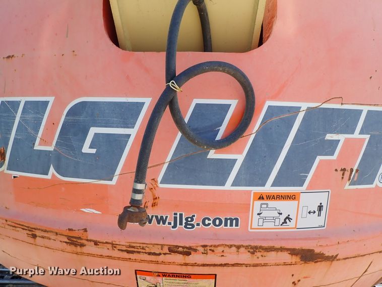 image for item DE5520 2004 JLG 660SJC boom lift