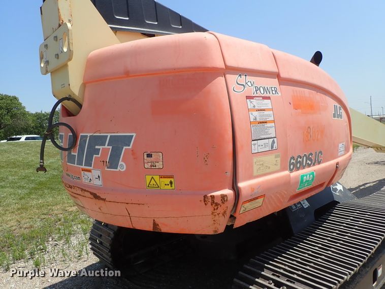 image for item DE5520 2004 JLG 660SJC boom lift