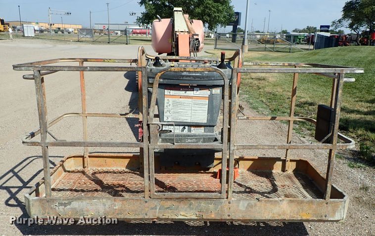 image for item DE5527 2001 JLG 660SJC boom lift