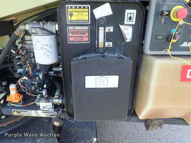 image for item DE5527 2001 JLG 660SJC boom lift