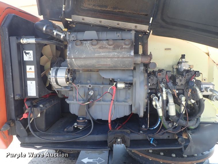 image for item DE5527 2001 JLG 660SJC boom lift