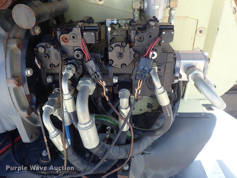 image for item DE5527 2001 JLG 660SJC boom lift