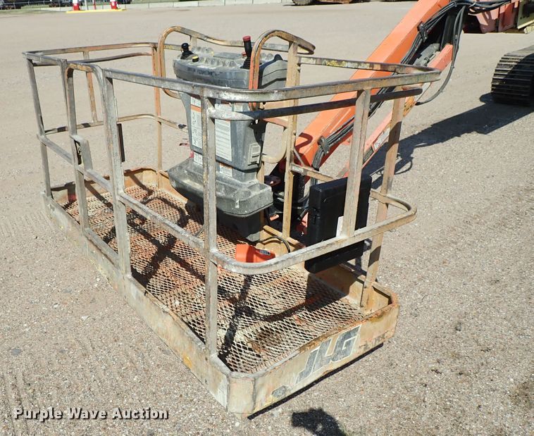 image for item DE5527 2001 JLG 660SJC boom lift