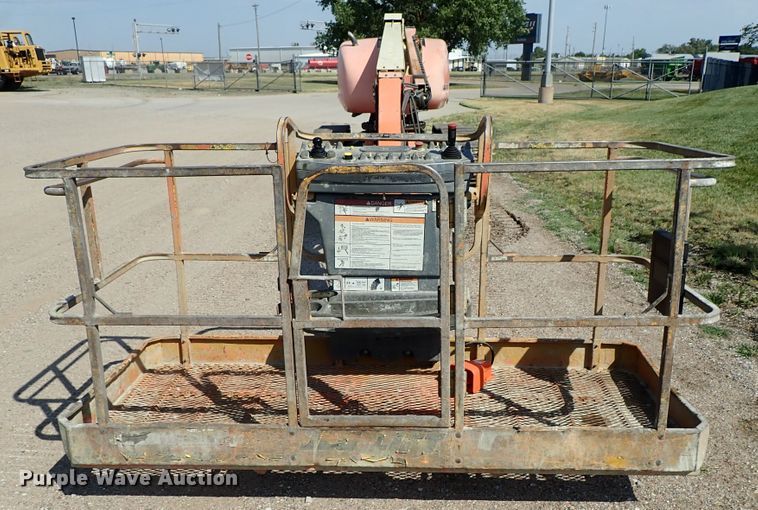 image for item DE5527 2001 JLG 660SJC boom lift