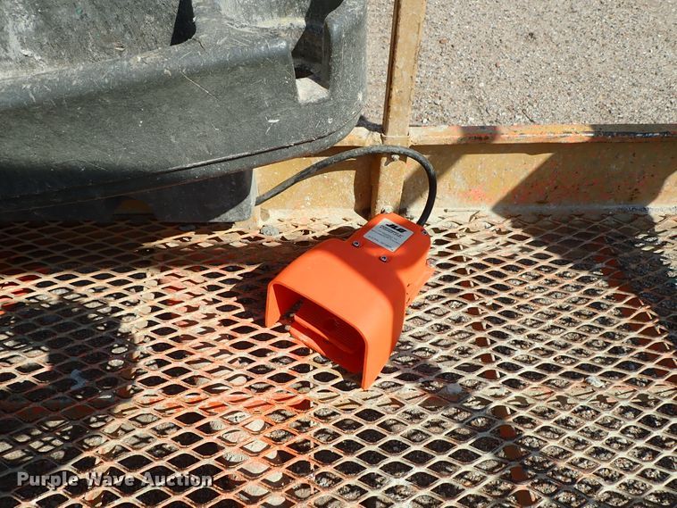 image for item DE5527 2001 JLG 660SJC boom lift
