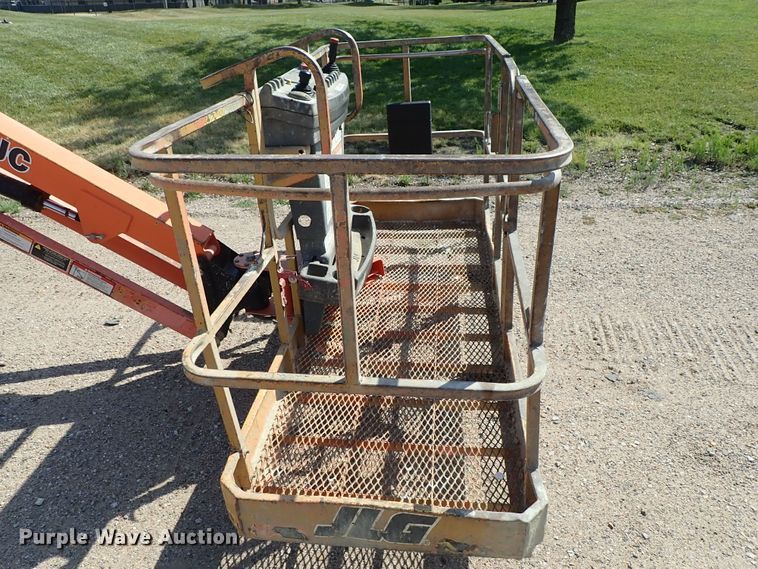 image for item DE5527 2001 JLG 660SJC boom lift