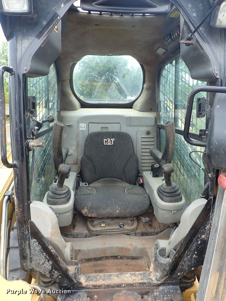 image for item DE5544 2011 Caterpillar 279C skid steer