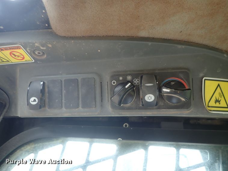 image for item DE5544 2011 Caterpillar 279C skid steer